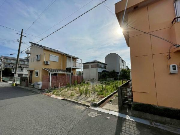 和歌山市舟津町2丁目土地 (1号地＋2号地)の前面道路含む現地写真