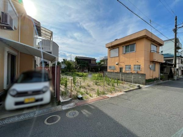 和歌山市舟津町2丁目土地 (1号地＋2号地)の前面道路含む現地写真