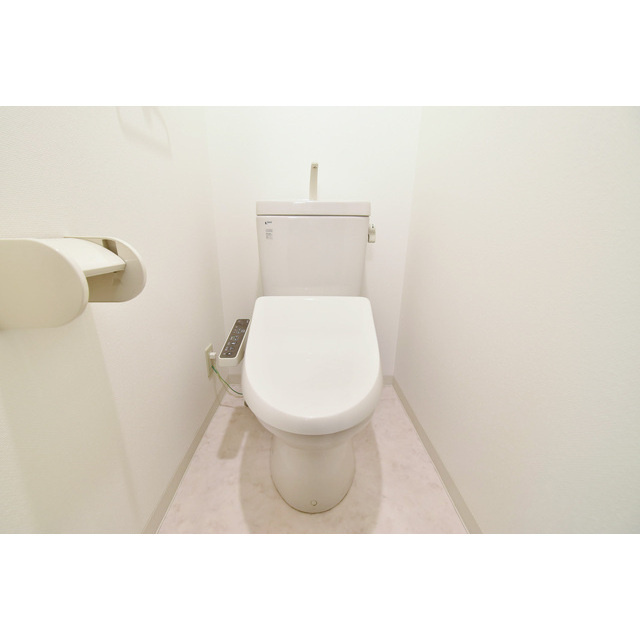 レジデンス名古屋千代田のトイレ|ゆったりとした空間のトイレです