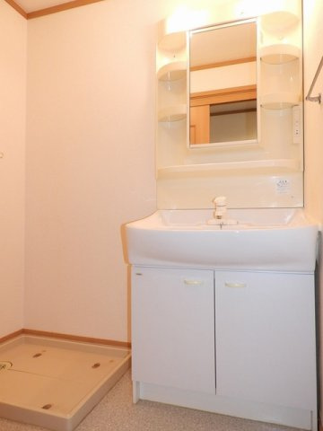 サニ－ヴィラＳの洗面所|スペースが確保できる洗面所です