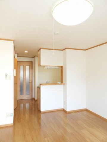 サニ－ヴィラＳの居間・リビング|ゆったりとした居間です