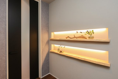 【その他】 | COLORSグリーンヒル湖南市宝来坂２丁目限定１区画 | ～施工事例～天然木の玄関ニッチ♪