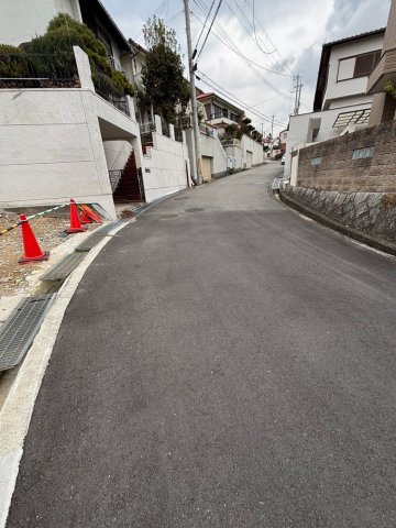 苦楽園六番町の前面道路含む現地写真