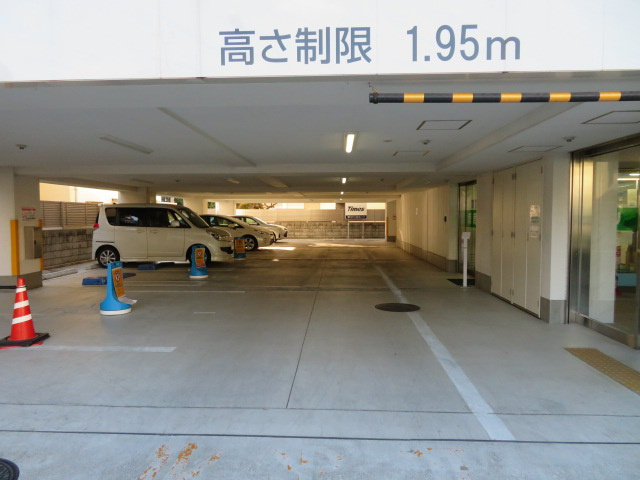 府中市晴見町１丁目の店舗事務所の駐車場