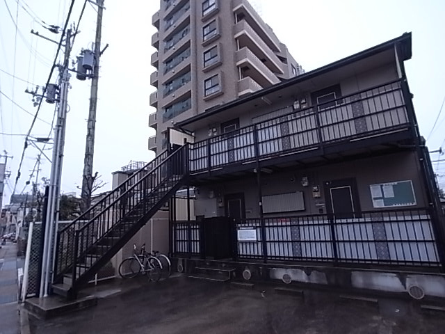 神戸市須磨区須磨浦通２丁目のアパートの外観