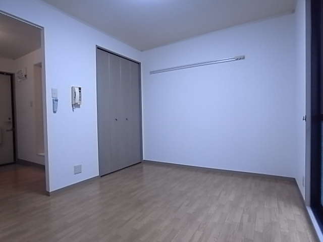 神戸市須磨区須磨浦通２丁目のアパートの居間・リビング|リビング