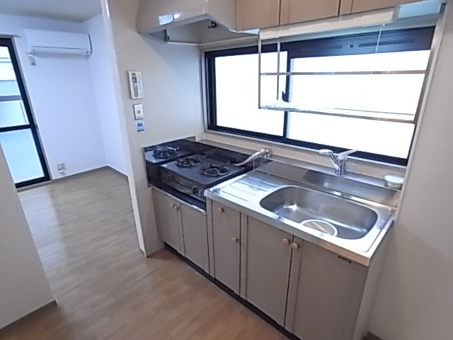 神戸市須磨区須磨浦通２丁目のアパートのキッチン