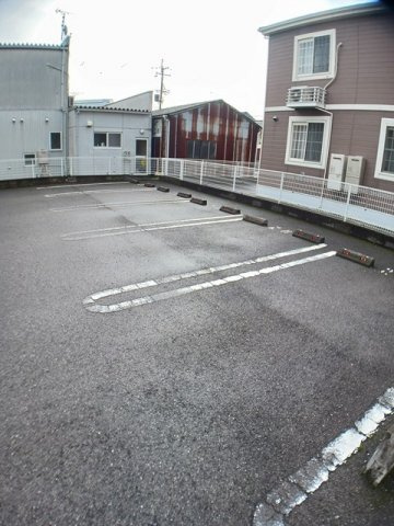 ノースヴィリッジⅥの駐車場