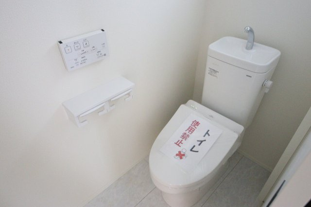 【トイレ】 | 《仲介手数料無料》北区東大成町１丁目663(2号棟)新築一戸建てリナージュ | 撮影日 2025年2月15日 13:30 晴れ