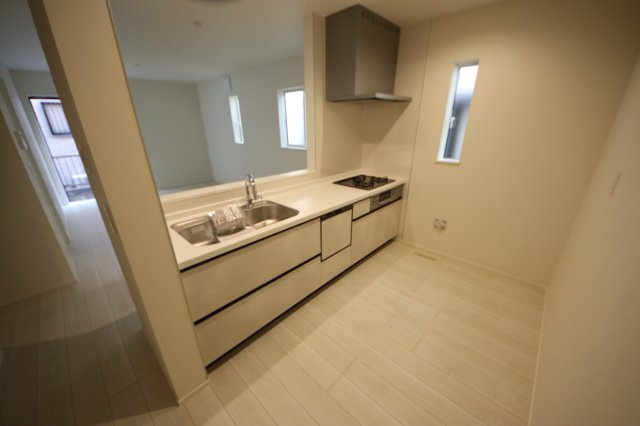 【キッチン】 | 《仲介手数料無料》北区東大成町１丁目663(2号棟)新築一戸建てリナージュ | 撮影日 2025年2月15日 13:30 晴れ