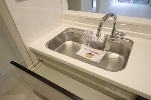 【キッチン】 | 《仲介手数料無料》北区東大成町１丁目663(2号棟)新築一戸建てリナージュ | 撮影日 2025年2月15日 13:30 晴れ