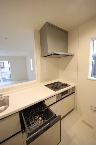 【キッチン】 | 《仲介手数料無料》北区東大成町１丁目663(2号棟)新築一戸建てリナージュ | 撮影日 2025年2月15日 13:30 晴れ