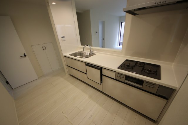 【キッチン】 | 《仲介手数料無料》北区東大成町１丁目663(2号棟)新築一戸建てリナージュ | 撮影日 2025年2月15日 13:30 晴れ