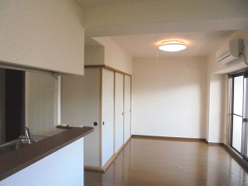 サーパスシティ白川3番館の居間・リビング