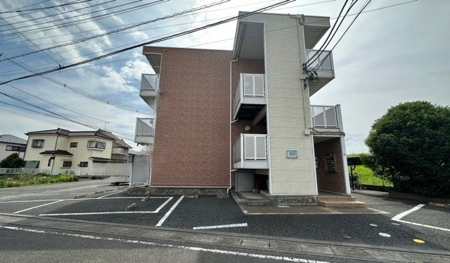 レオパレスルチェンテの外観|落ち着いた雰囲気の外観です