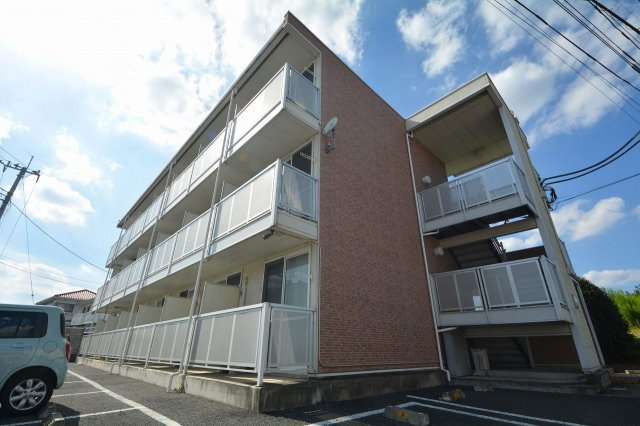 レオパレスルチェンテの外観|落ち着いた雰囲気の外観です