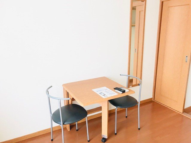 レオパレスエスペランサＢのその他|椅子、机