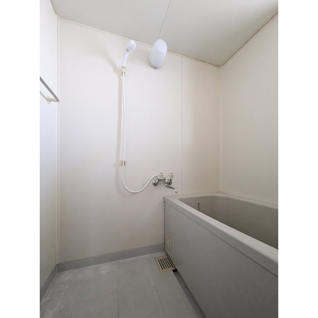 ストーンズ毛呂の内装|明るい室内です