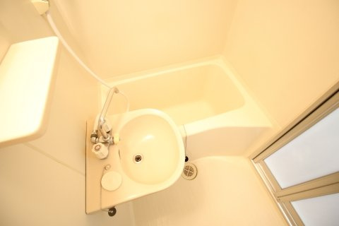 レオパレスエフハイムの浴室|日々の疲れを癒すお風呂付です