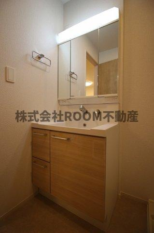 ロータス都城　３棟の独立洗面台|独立洗面台、小物を置くことができて便利です