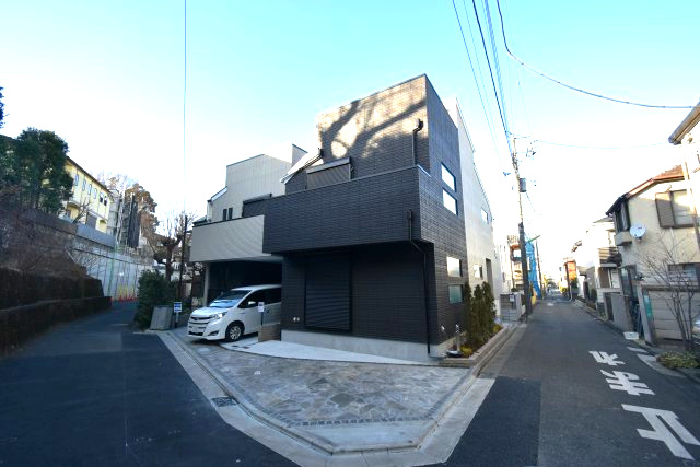 宮坂1丁目・新築戸建の前面道路含む現地写真