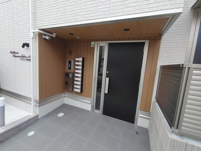 神戸市長田区川西通４丁目のアパートのエントランス