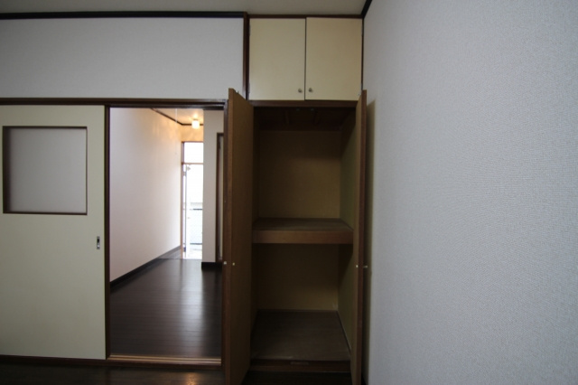 グリーンコーポ井田の収納|別部屋参考写真です
