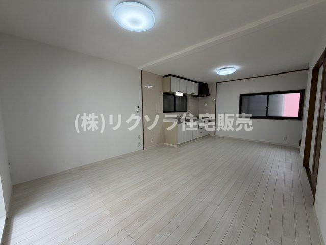 中町　中古一戸建ての居間・リビング|LDK16.0帖
■物件内覧・資金計画相談・住宅ローン相談、リフォーム相談、お問合せ受付中■
※当日・翌日のご内覧、ご相談はお電話でのお問合せがスムーズです！