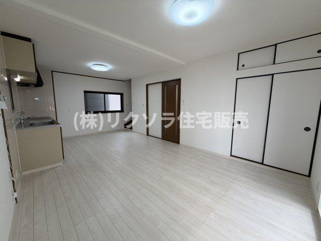 中町　中古一戸建ての居間・リビング|LDK16.0帖
■物件内覧・資金計画相談・住宅ローン相談、リフォーム相談、お問合せ受付中■
※当日・翌日のご内覧、ご相談はお電話でのお問合せがスムーズです！