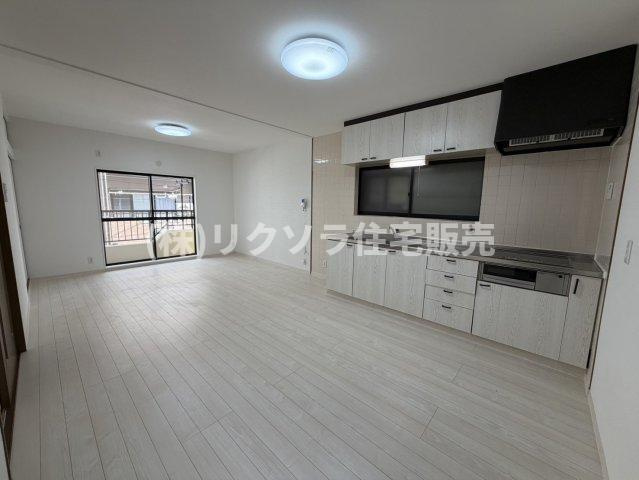 中町　中古一戸建ての居間・リビング|LDK16.0帖
■物件内覧・資金計画相談・住宅ローン相談、リフォーム相談、お問合せ受付中■
※当日・翌日のご内覧、ご相談はお電話でのお問合せがスムーズです！