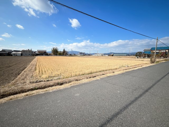 草津市御倉町　売土地の前面道路含む現地写真