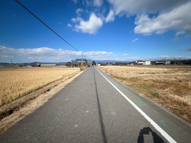 草津市御倉町　売土地の前面道路含む現地写真