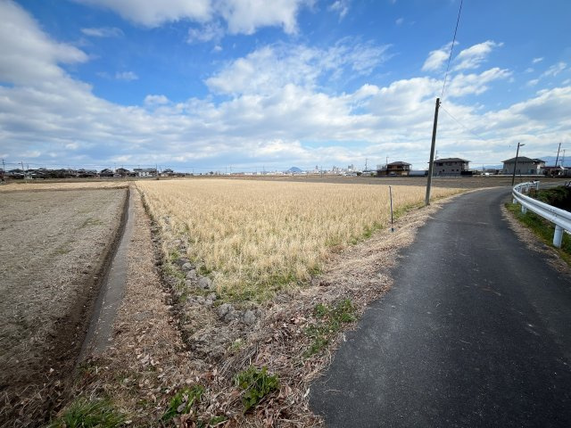 草津市御倉町　売土地の前面道路含む現地写真