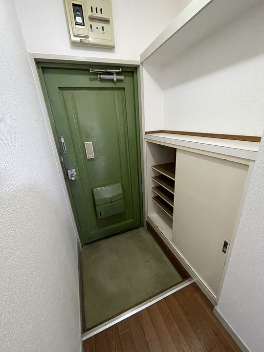 熊本市中央区帯山４丁目のアパートの玄関