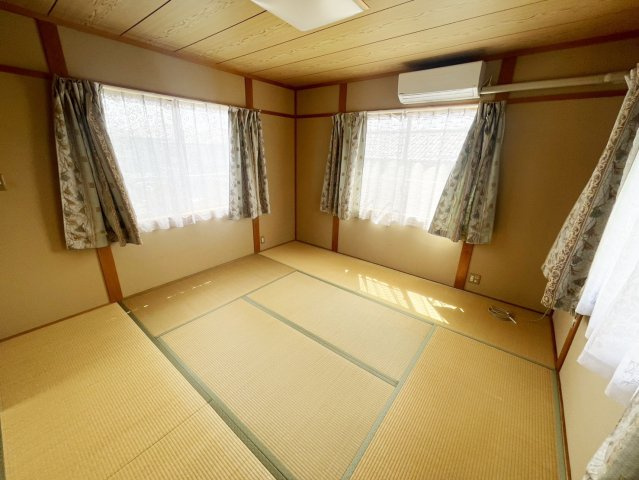 西京区御陵峰ケ堂町　戸建の和室|2階和室約8帖です。