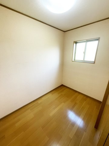 西京区御陵峰ケ堂町　戸建の内装|2階納戸約3帖です。