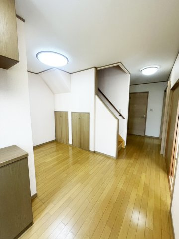 西京区御陵峰ケ堂町　戸建の内装|1階ホールスペースです。