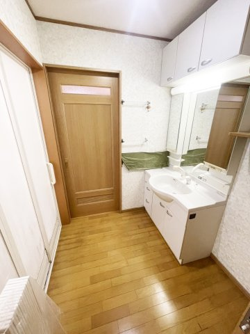 西京区御陵峰ケ堂町　戸建の洗面所|洗面スペースです。