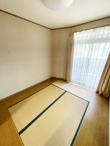 西京区御陵峰ケ堂町　戸建の和室|1階和室約4.5帖です。