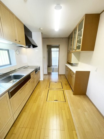 西京区御陵峰ケ堂町　戸建のキッチン|キッチンスペースです。