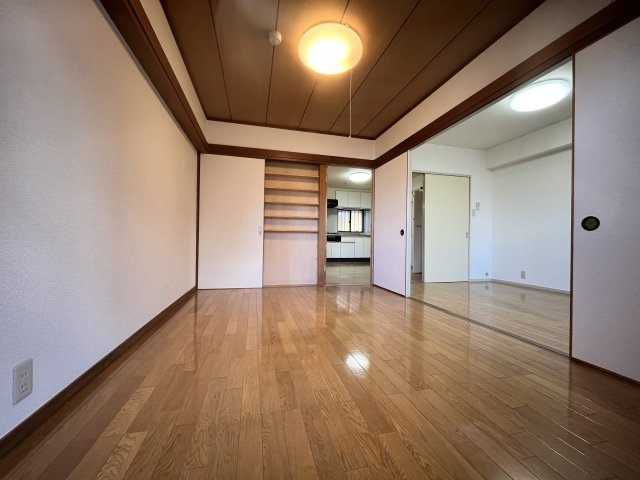 耕和ビルの寝室