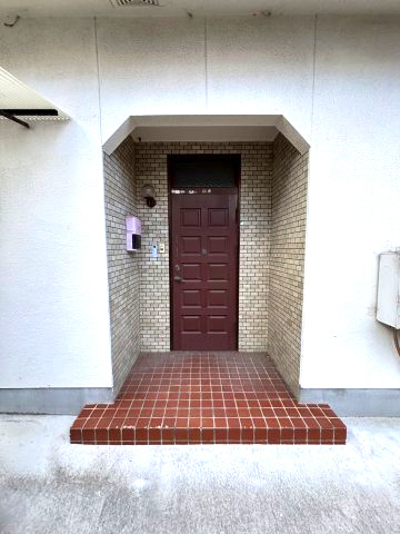 西垣生町中古戸建の玄関