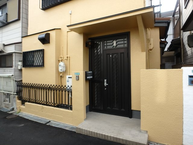 門戸岡田町中古戸建の玄関