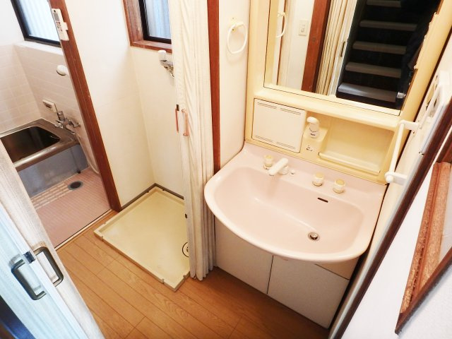 門戸岡田町中古戸建の独立洗面台