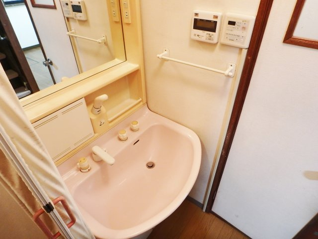 門戸岡田町中古戸建の独立洗面台