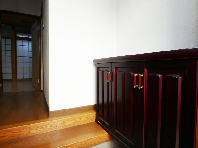 門戸岡田町中古戸建の玄関