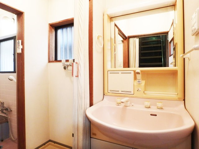 門戸岡田町中古戸建の独立洗面台