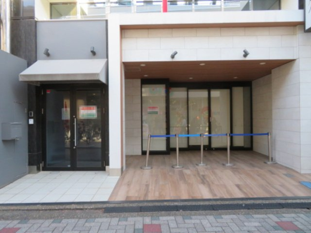 調布市仙川町３丁目の店舗一部の外観