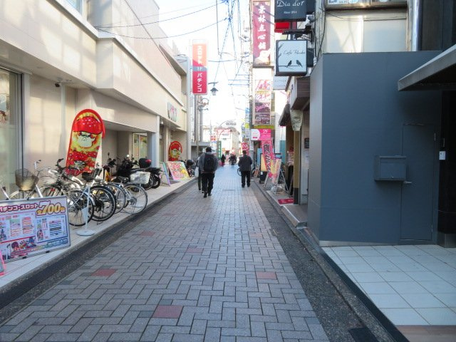 調布市仙川町３丁目の店舗一部の周辺