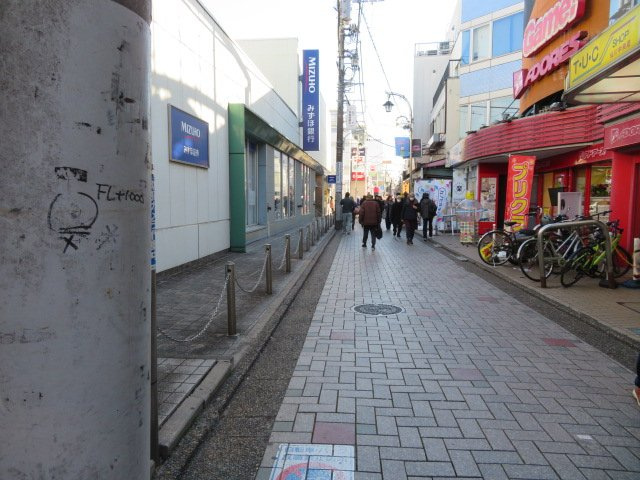 調布市仙川町３丁目の店舗一部の周辺